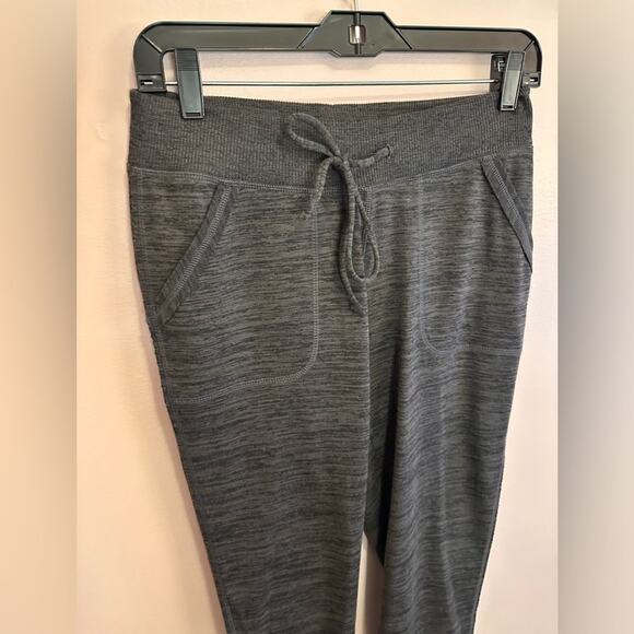 Athleta Techie Sweat Jogger Heathered Gray Cropped Pants XS - Picture 3 of 9